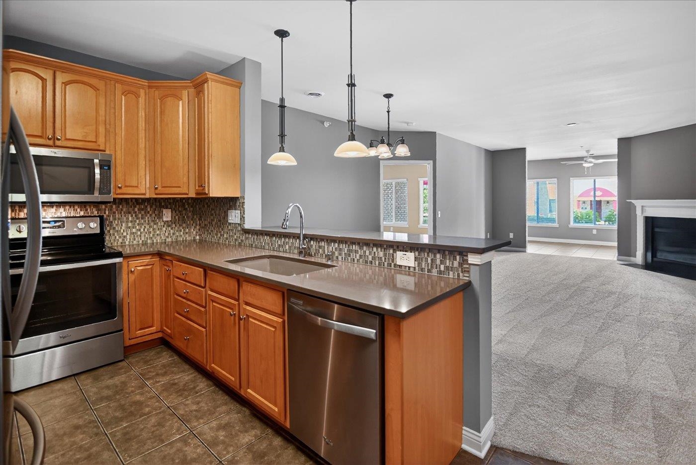 49 Cherokee Circle, Unit 101 Madison, WI 53704 - Photo 5 of 38