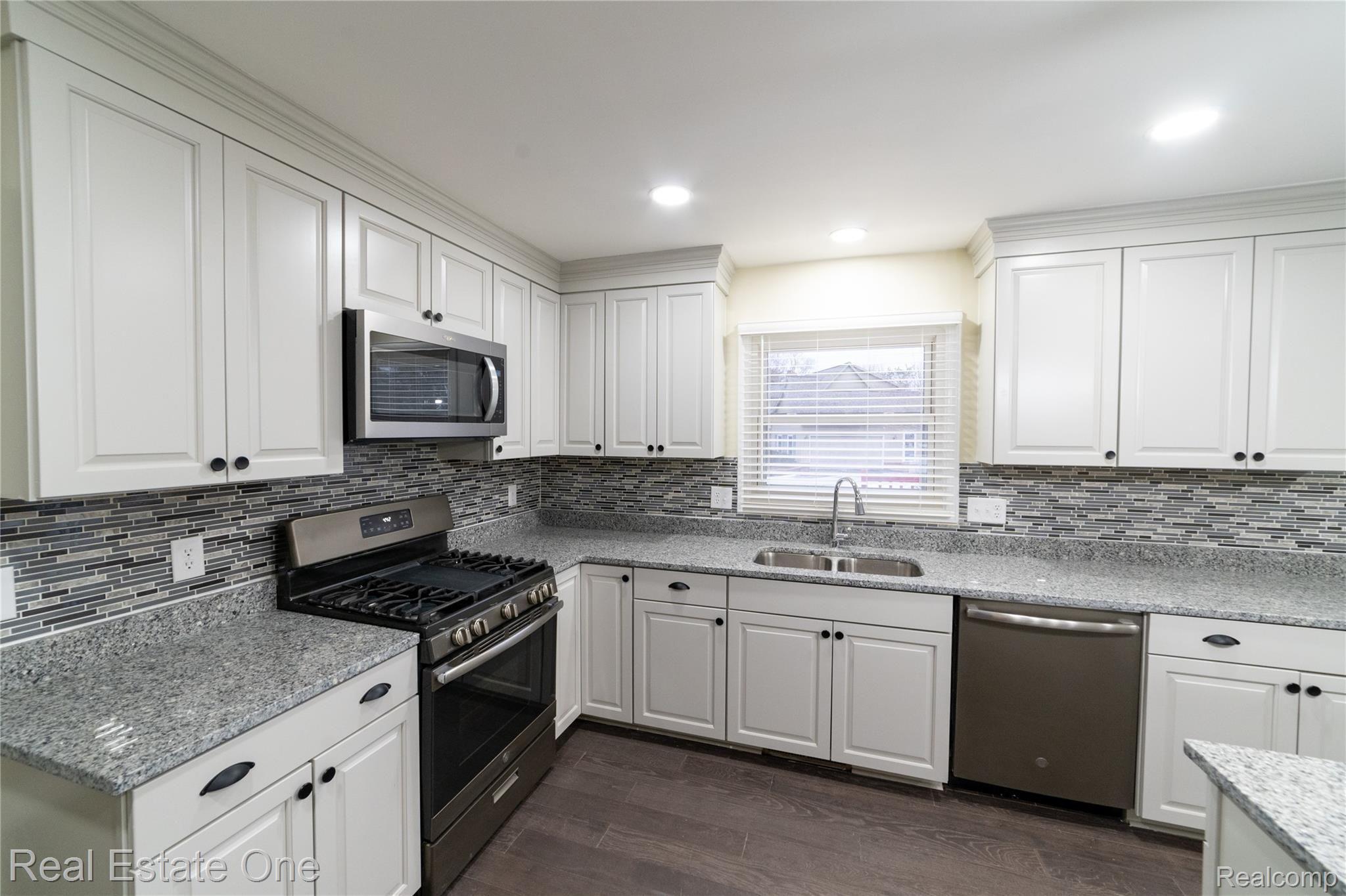 3337 Landview Drive Rochester, MI 48306 - Photo 11 of 64 Landview-17.jpg
