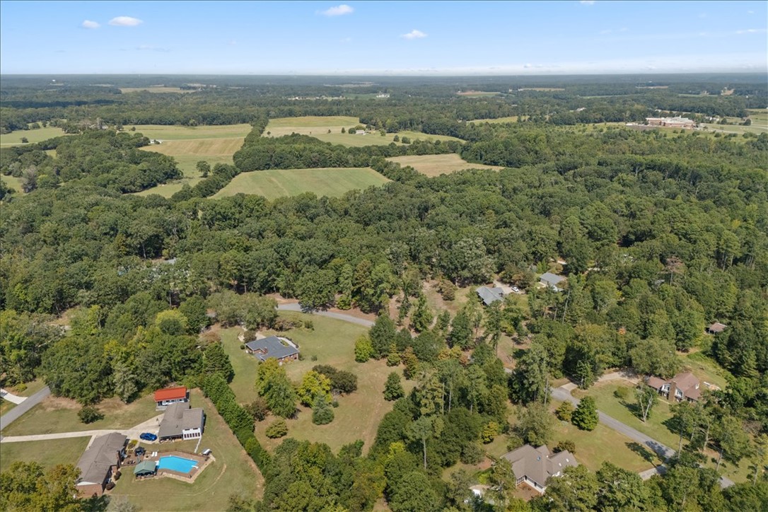 1105 Pine Knoll Pendleton, SC 29670 - Photo 4 of 46