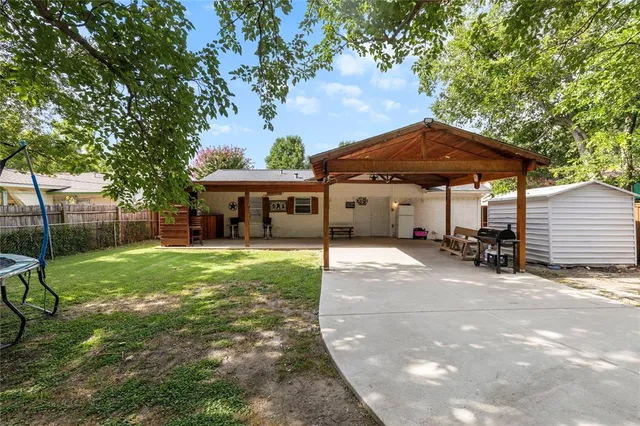 a view of a house with backyard and sitting area