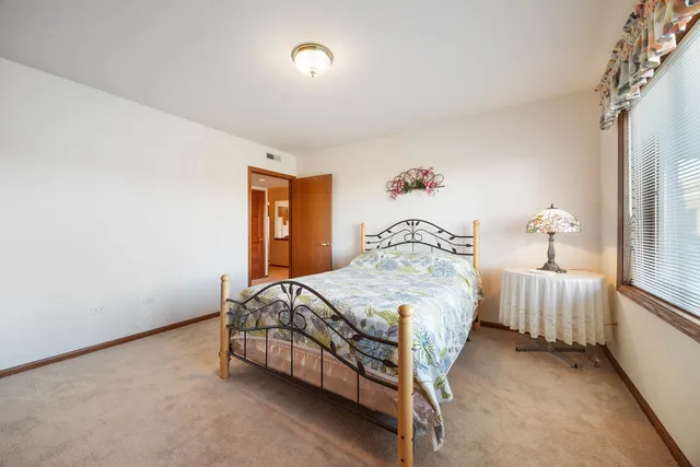 $294,900 | 6461 West Warner Avenue, Unit 517, Chicago, IL 60634