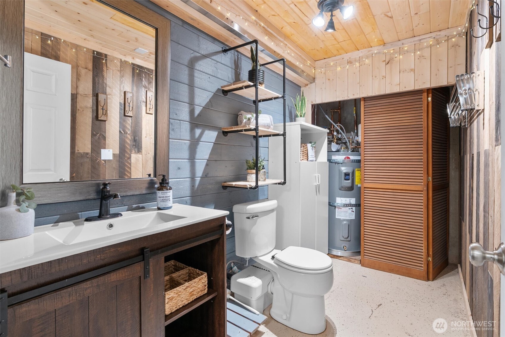 17629 Newberg Road Snohomish, WA 98290 - Photo 20 of 40 a bathroom with a sink a toilet and shower