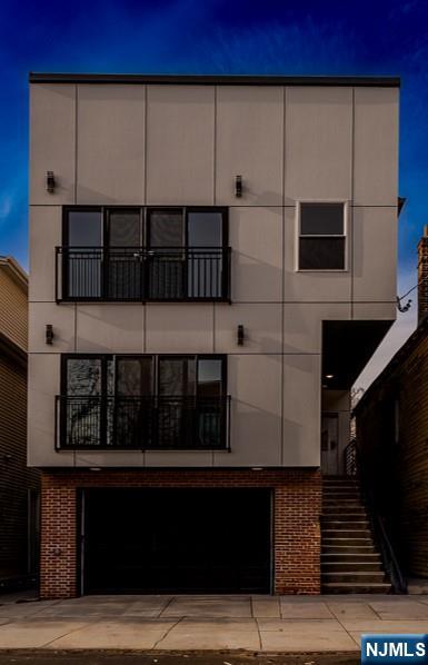 29 Kent Street Newark, NJ 07108 - Photo 29 of 30 a view of a balcony