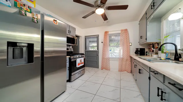 $128,500 | 436 West Garfield Street, Freeport, IL 61032