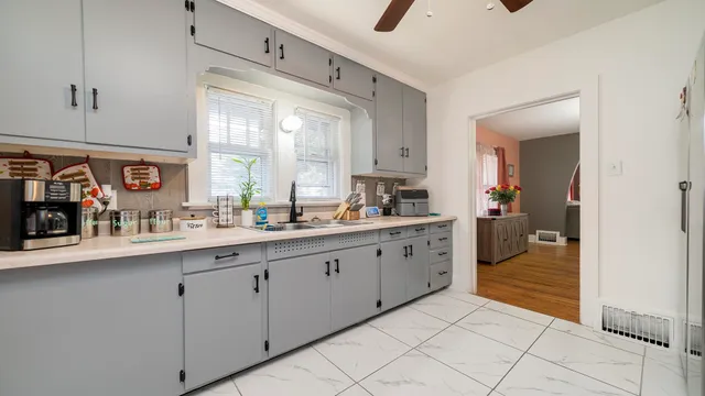 $128,500 | 436 West Garfield Street, Freeport, IL 61032