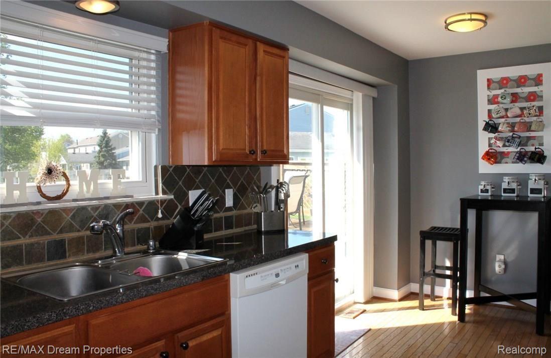 45255 Prestbury Road Canton, MI 48187 - Photo 11 of 26 IMG_4631.JPG