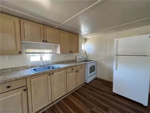 $895 | 7849 Suncoast Drive, North Fort Myers, FL 33917