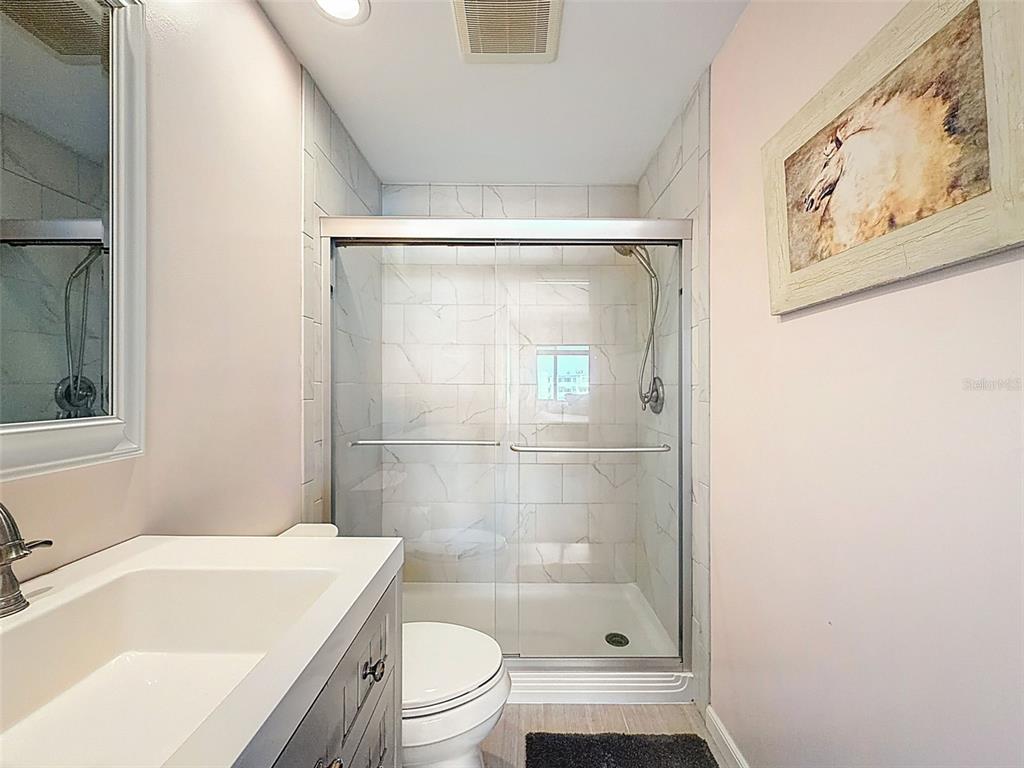 433 Paula Drive South, Unit 23 Dunedin, FL 34698 - Photo 37 of 56 a bathroom with a bathtub and sink