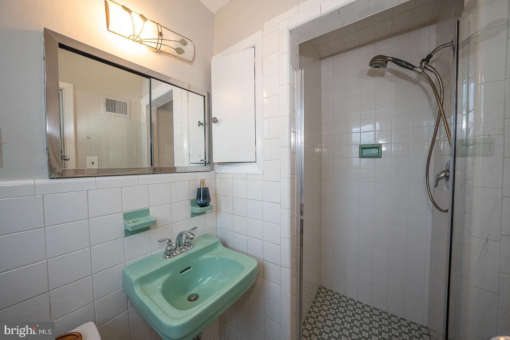 1728 Green Valley Road Havertown, PA 19083 - Photo 28 of 63