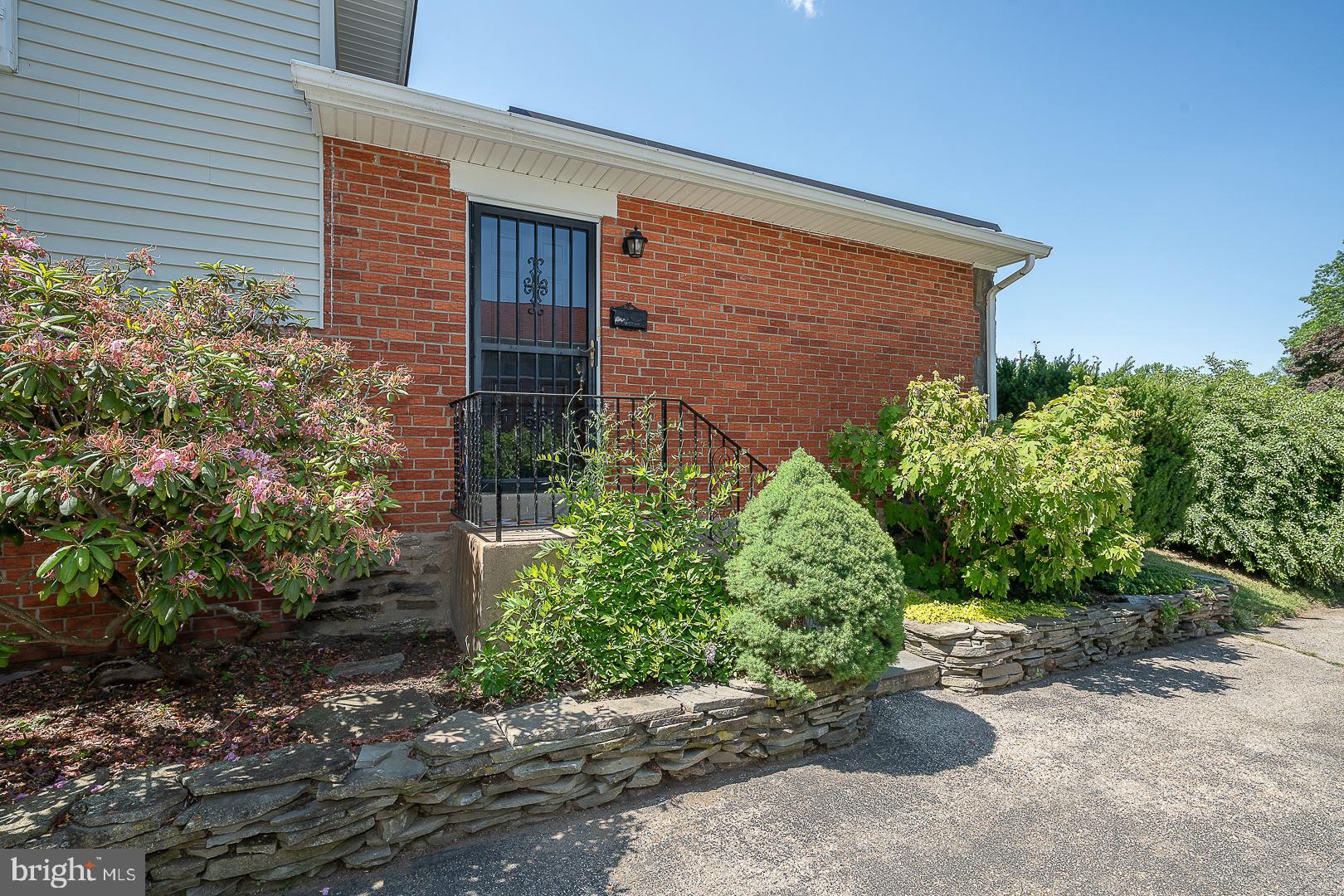 1728 Green Valley Road Havertown, PA 19083 - Photo 5 of 63