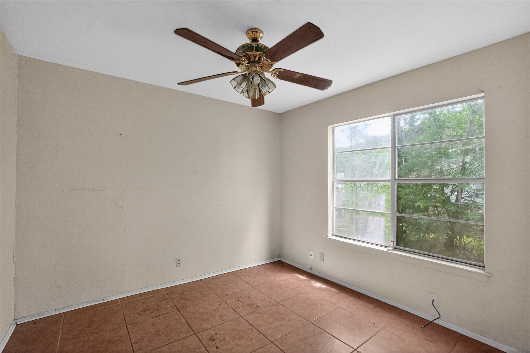 6015 Carnation Terrace Austin, TX 78741 - Photo 8 of 12 an empty room with window and ceiling fan