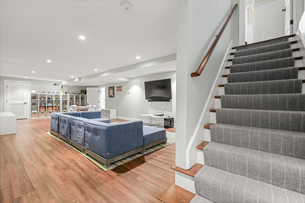 10 Taylor Road Wellesley, MA 02481 - Photo 29 of 42