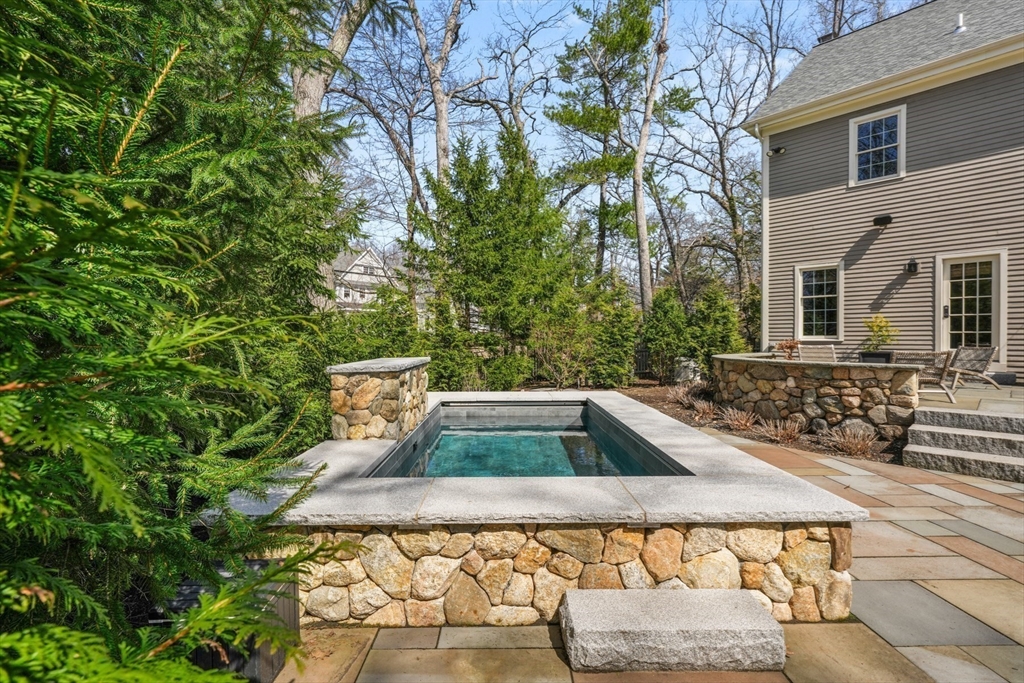 10 Taylor Road Wellesley, MA 02481 - Photo 38 of 42