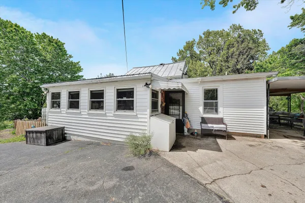 $299,500 | 3913 Saul Lane, Roanoke, VA 24014