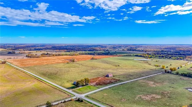 $1,500,000 | 690 Southwest 58th Highway, Centerview, MO 64019