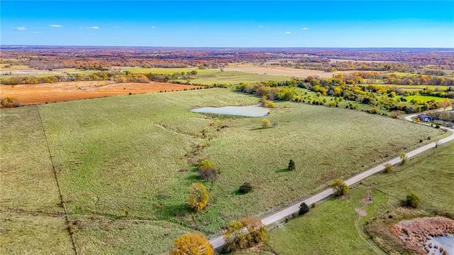 $1,500,000 | 690 Southwest 58th Highway, Centerview, MO 64019