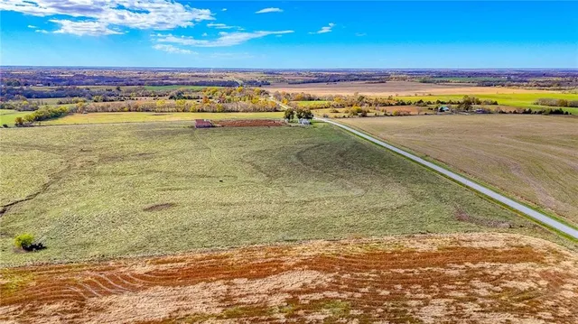 $1,500,000 | 690 Southwest 58th Highway, Centerview, MO 64019