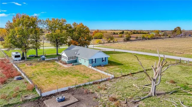 $1,500,000 | 690 Southwest 58th Highway, Centerview, MO 64019