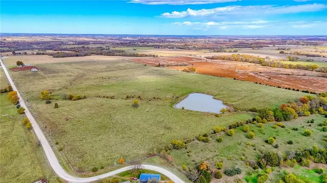 $1,500,000 | 690 Southwest 58th Highway, Centerview, MO 64019
