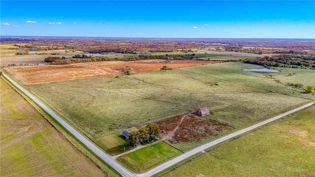 $1,500,000 | 690 Southwest 58th Highway, Centerview, MO 64019
