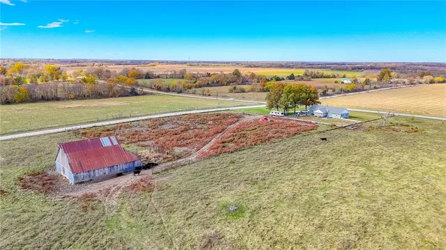 $1,500,000 | 690 Southwest 58th Highway, Centerview, MO 64019