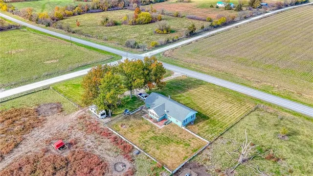 $1,500,000 | 690 Southwest 58th Highway, Centerview, MO 64019