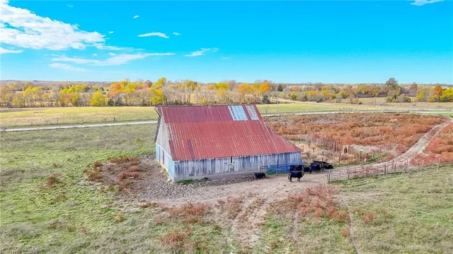 $1,500,000 | 690 Southwest 58th Highway, Centerview, MO 64019