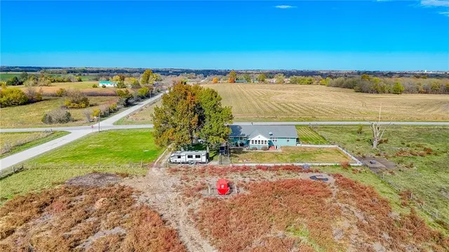 $1,500,000 | 690 Southwest 58th Highway, Centerview, MO 64019