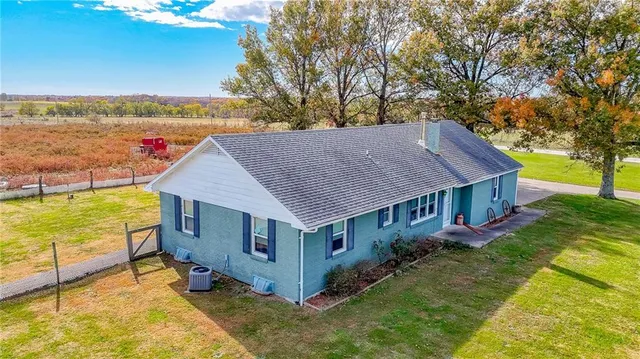 $1,500,000 | 690 Southwest 58th Highway, Centerview, MO 64019