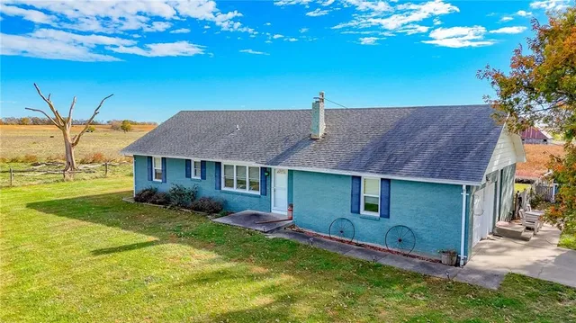 $1,500,000 | 690 Southwest 58th Highway, Centerview, MO 64019