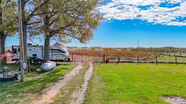 $1,500,000 | 690 Southwest 58th Highway, Centerview, MO 64019