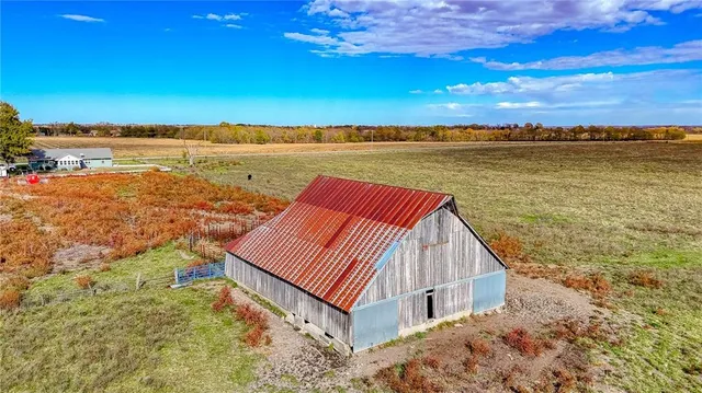 $1,500,000 | 690 Southwest 58th Highway, Centerview, MO 64019