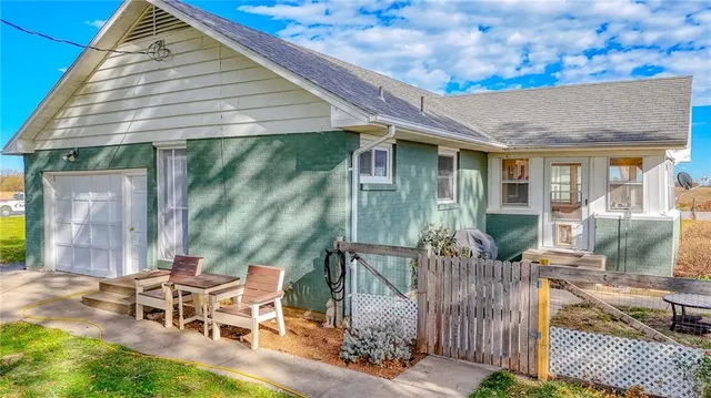 $1,500,000 | 690 Southwest 58th Highway, Centerview, MO 64019