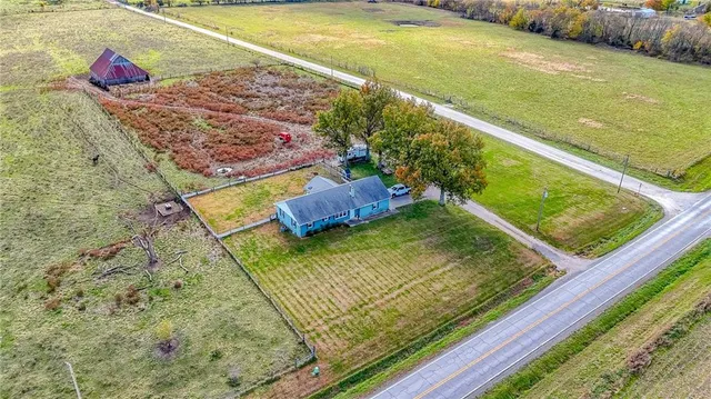 $1,500,000 | 690 Southwest 58th Highway, Centerview, MO 64019