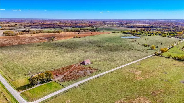 $1,500,000 | 690 Southwest 58th Highway, Centerview, MO 64019