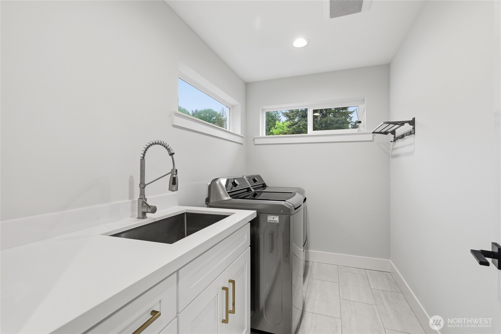 719 Edmonds Way Edmonds, WA 98020 - Photo 33 of 40 a kitchen with a sink and cabinets