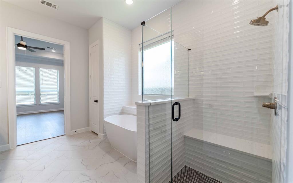 2008 Casting Ridge Mesquite, TX 75181 - Photo 16 of 24 a bathroom with a shower and a tub