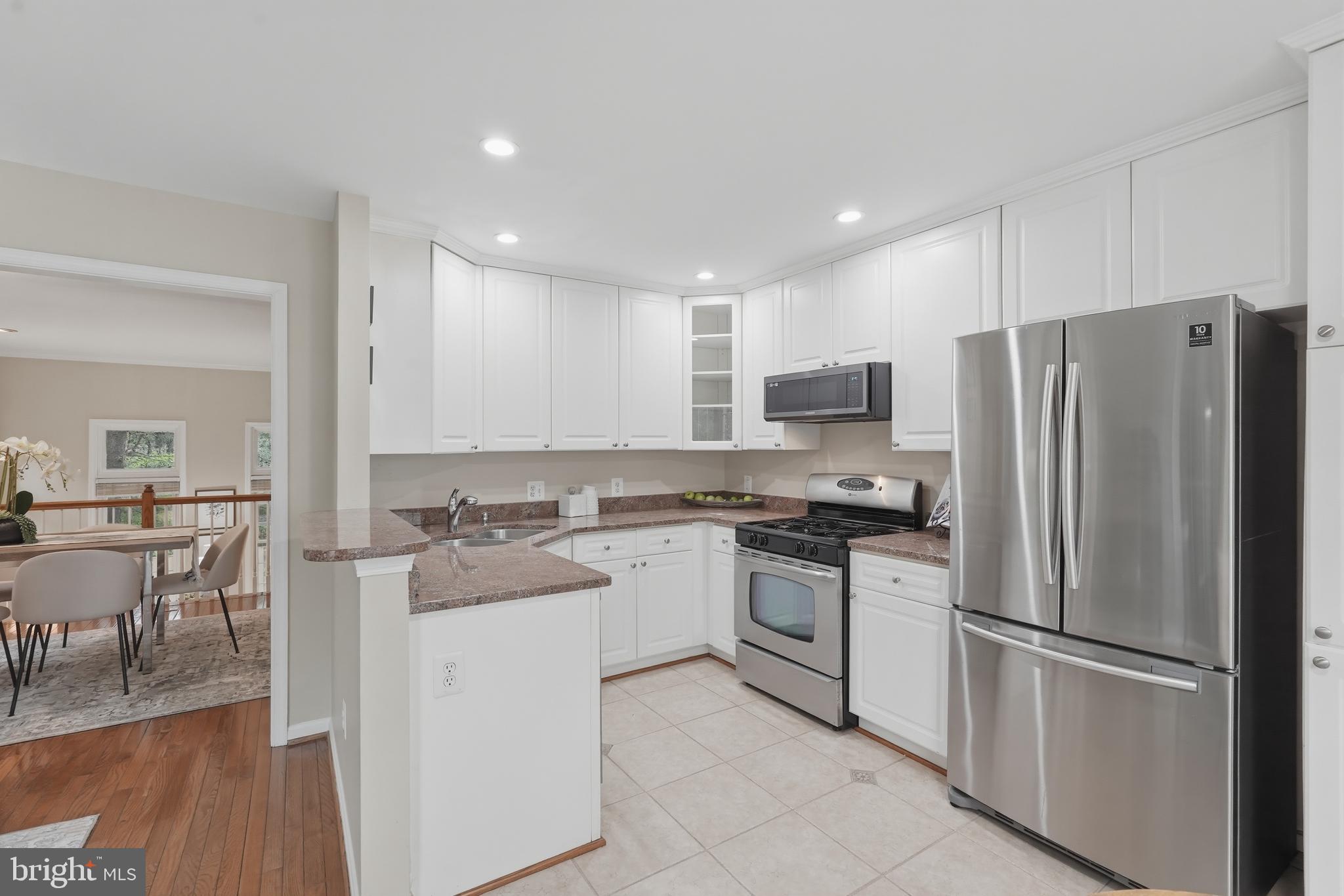 4662 West Braddock Road Alexandria, VA 22311 - Photo 3 of 42 Bright Kitchen