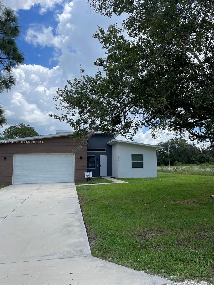 2550 North Arrowhead Road, Unit 2550 Avon Park, FL 33825 - Photo 8 of 9 a front view of house with yard and trees