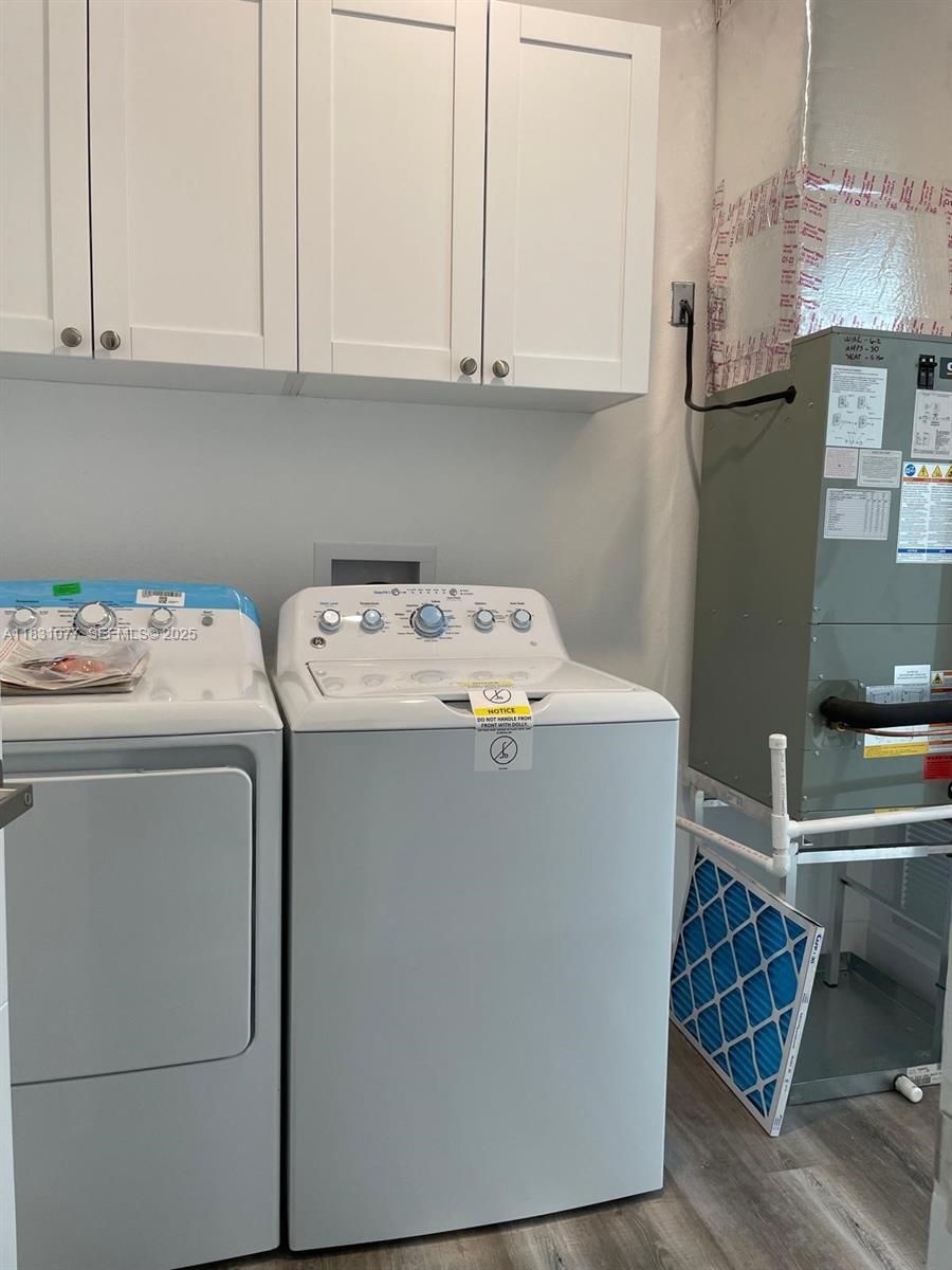 2550 North Arrowhead Road, Unit 2550 Avon Park, FL 33825 - Photo 9 of 9 a utility room with dryer and washer
