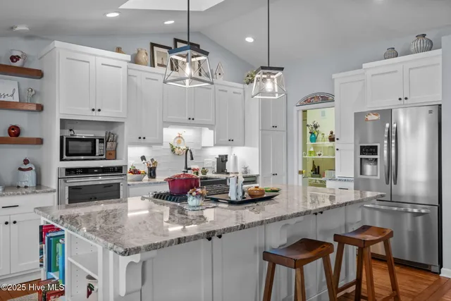 $1,175,000 | 122 Clay Circle, West End, NC 27376