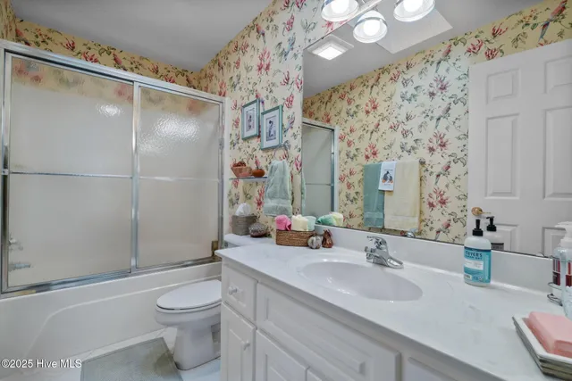 $1,175,000 | 122 Clay Circle, West End, NC 27376