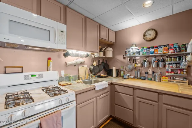 $1,175,000 | 122 Clay Circle, West End, NC 27376