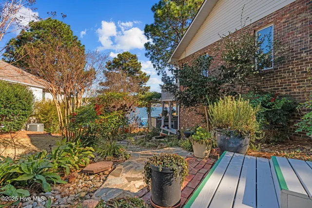 $1,175,000 | 122 Clay Circle, West End, NC 27376