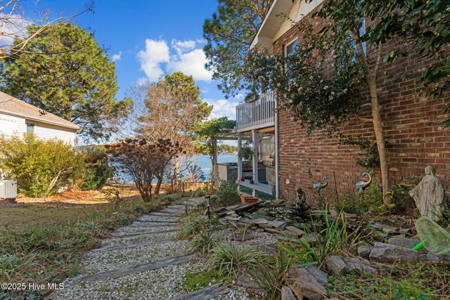 $1,175,000 | 122 Clay Circle, West End, NC 27376