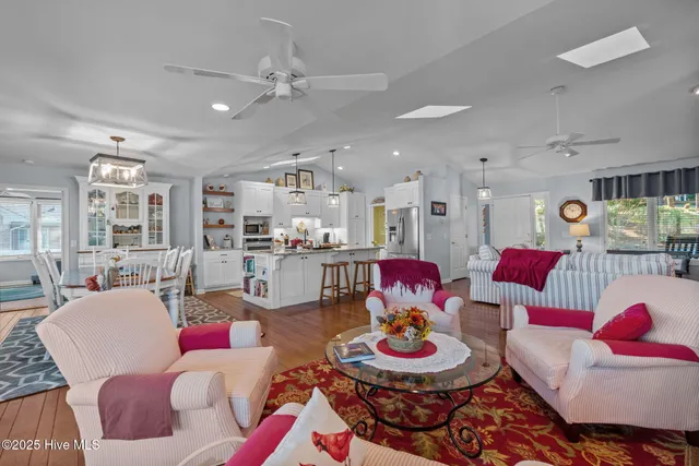 $1,175,000 | 122 Clay Circle, West End, NC 27376