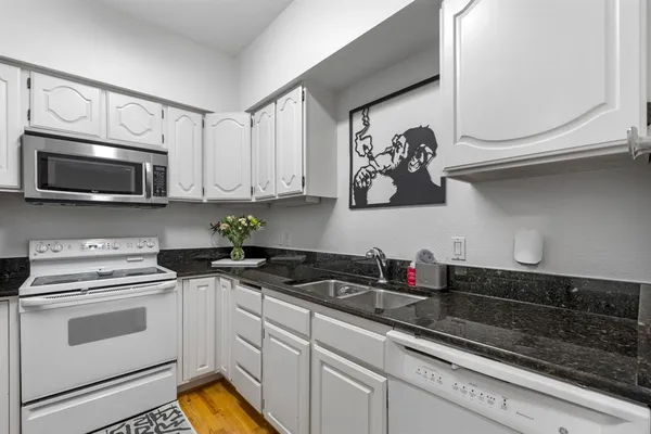 $2,600 | 3208 Cole Avenue, Unit 1111, Dallas, TX 75204