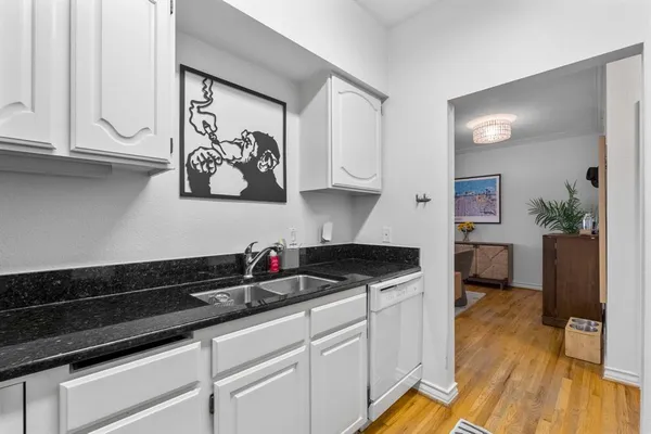 $2,600 | 3208 Cole Avenue, Unit 1111, Dallas, TX 75204