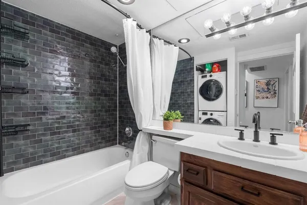 $2,600 | 3208 Cole Avenue, Unit 1111, Dallas, TX 75204