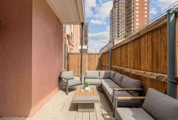 $2,600 | 3208 Cole Avenue, Unit 1111, Dallas, TX 75204